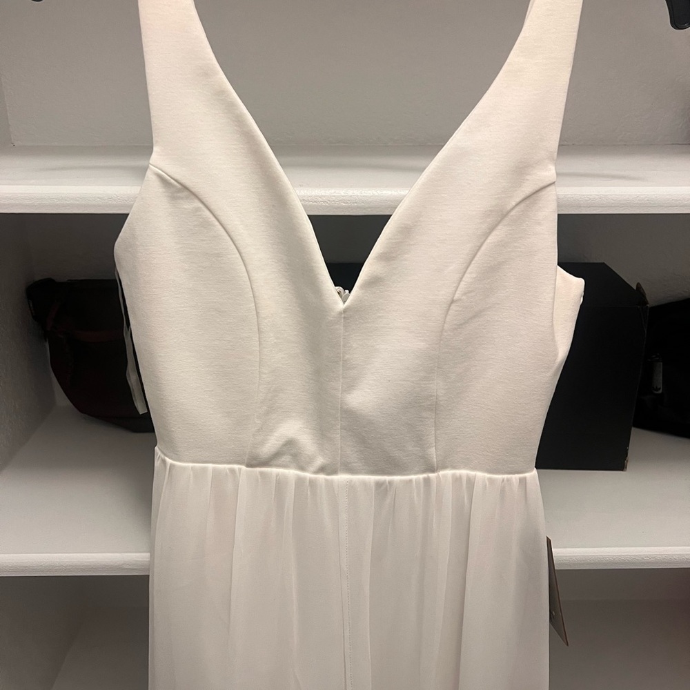 Elegant White Sleeveless Dress